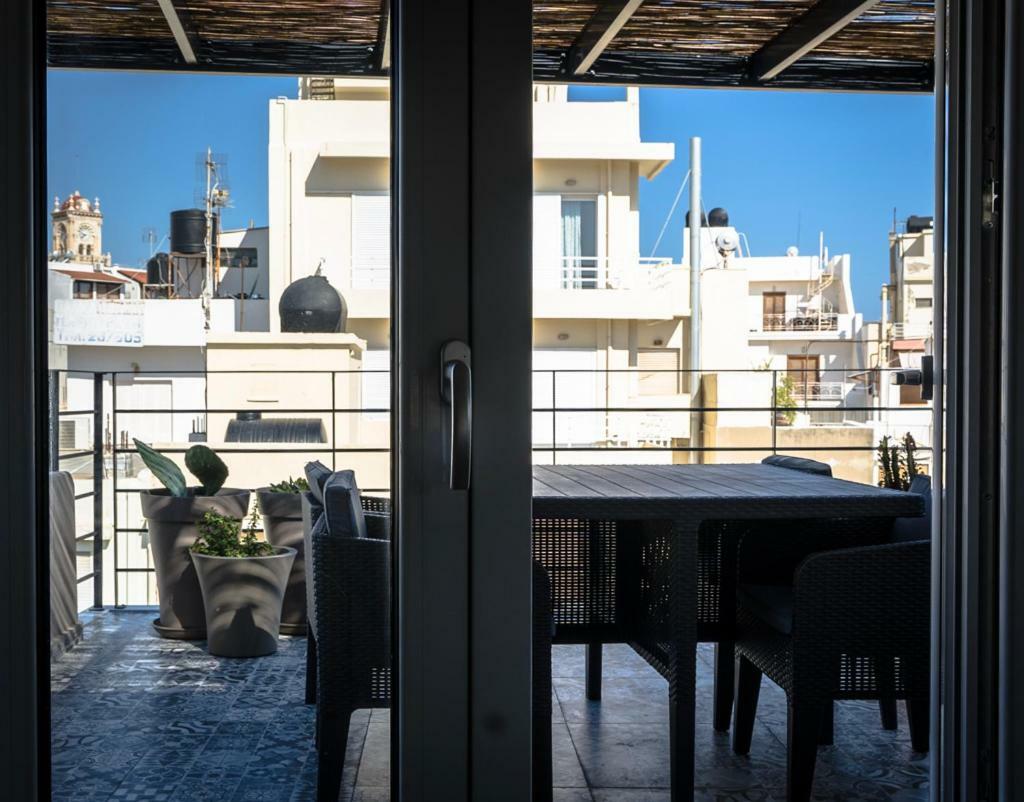 Yasemi Superb Two Floor Apartment Heraklion  Bagian luar foto